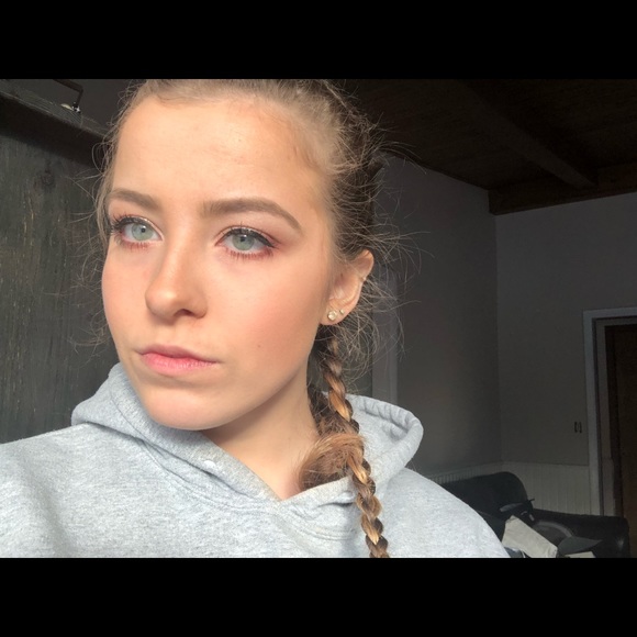 Meet your Posher, Karli - Picture 1 of 1